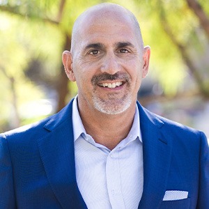 headshot of chris riccardi