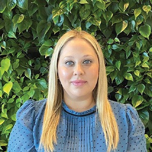 headshot of stefani mazer