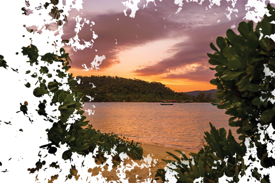 view of lake from shore
