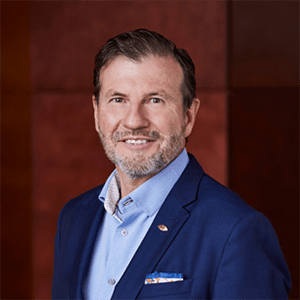 Headshot of Robert Lowe for Smart Moves