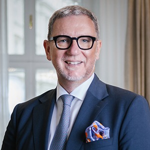 Smart Moves headshot of Roland Hamberger