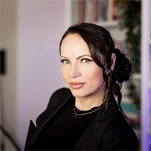 woman in black shirt