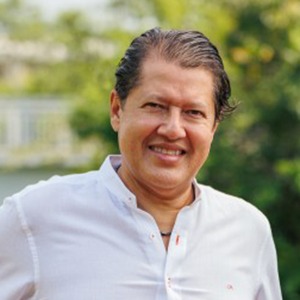 Smart Moves headshot of Cesar Moreno
