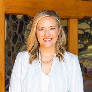 Headshot of Lauren O'Sullivan, director of global sales, west region at ALHI