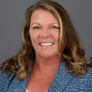 Headshot of Leslie Bloznalis Ellis, director of group and catering sales at The Ritz Carlton Sarasota