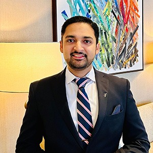 F&B Smart Moves headshot of Rajiv Jha, director of food and beverage at Fairmont Dallas