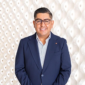 Headshot of Fernando Manzano
