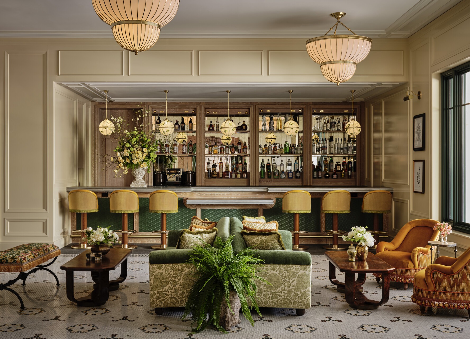 restaurant lounge