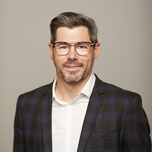 Smart Moves headshot of James Barnett, general manager and innkeeper for Deer Path Inn