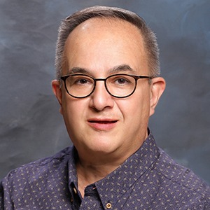 headshot of Oscar Molina