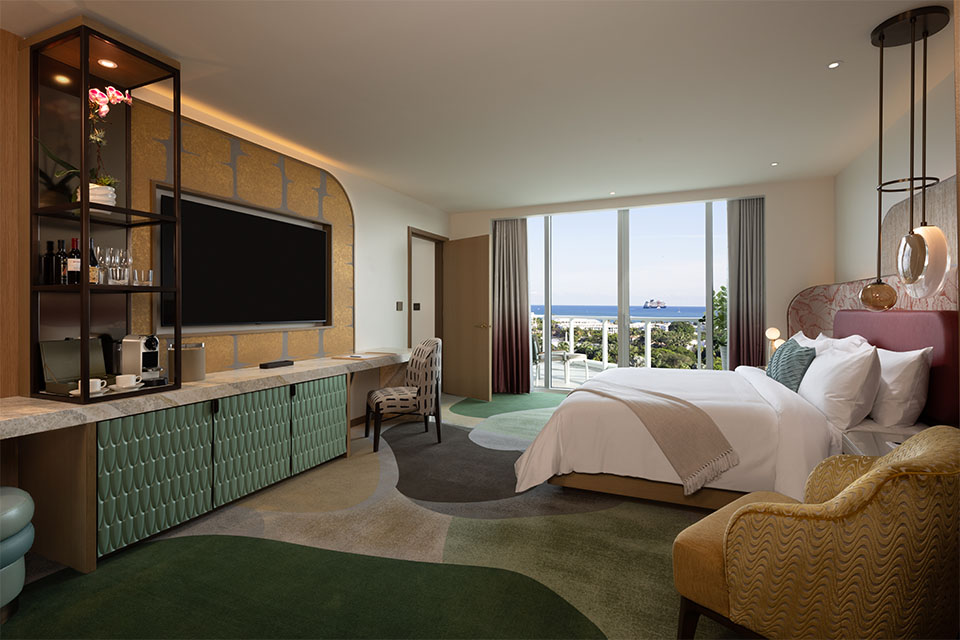 Pier Sixty Six guest room