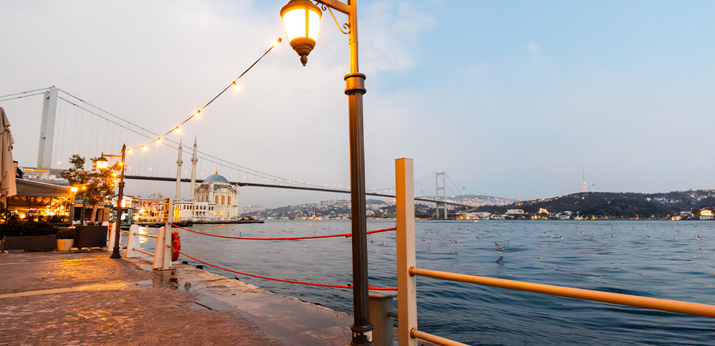 Bosphorus Bridge links traditional and modern Istanbul