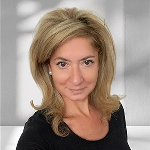 Rosy Merlino in black shirt