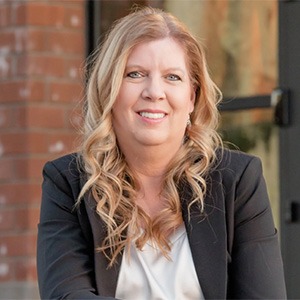 Lisa Schulteis headshot