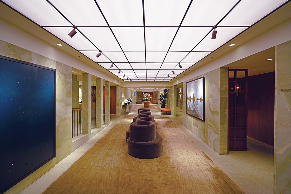 Cathay Pacific “The Pier” First Class Lounge at Hong Kong airport