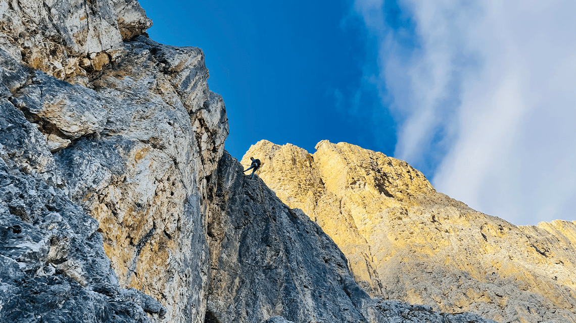 Carina Bauer climbing