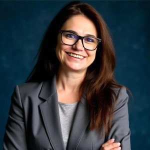 Daniela Chan headshot