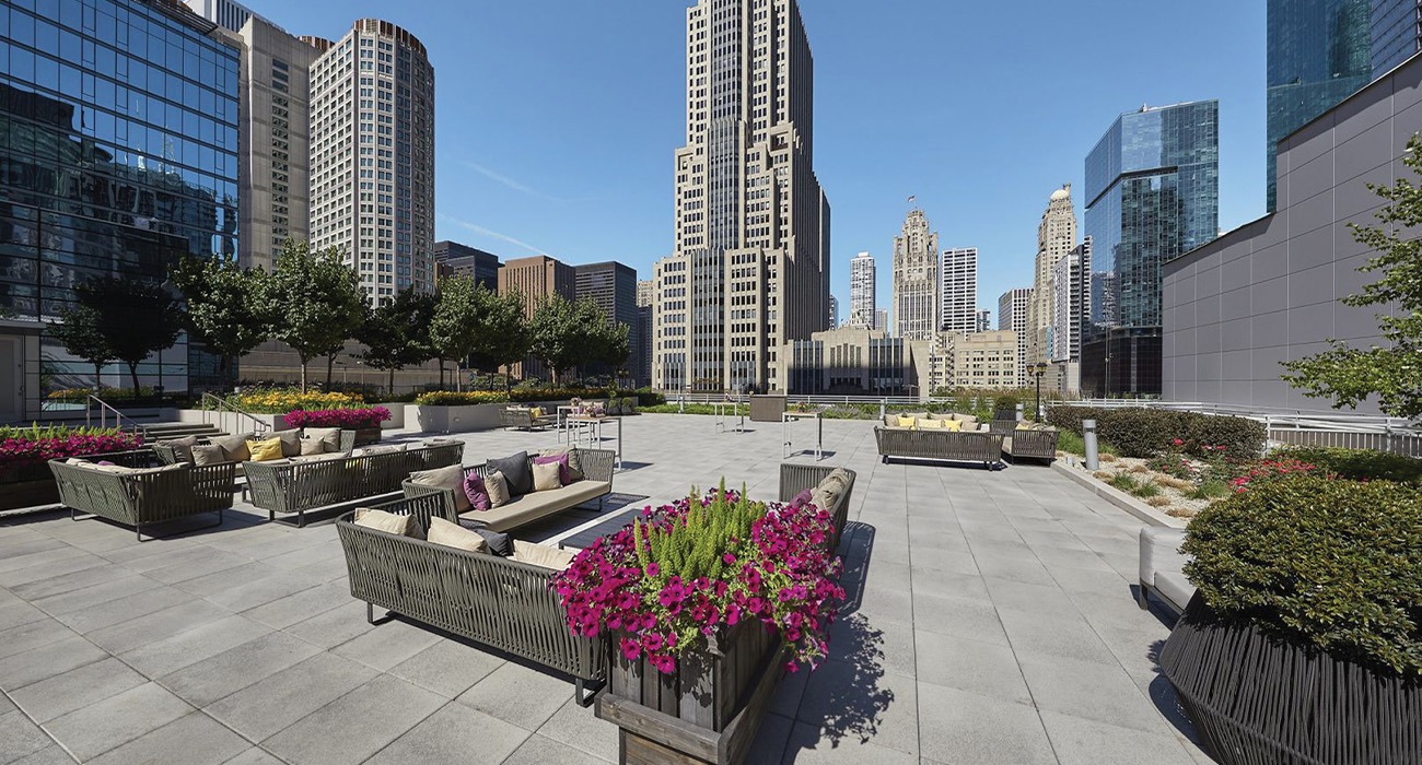 Leows Chicago outdoor space