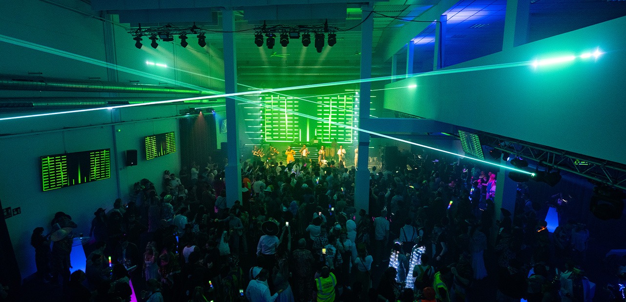 Green strobe lights at event